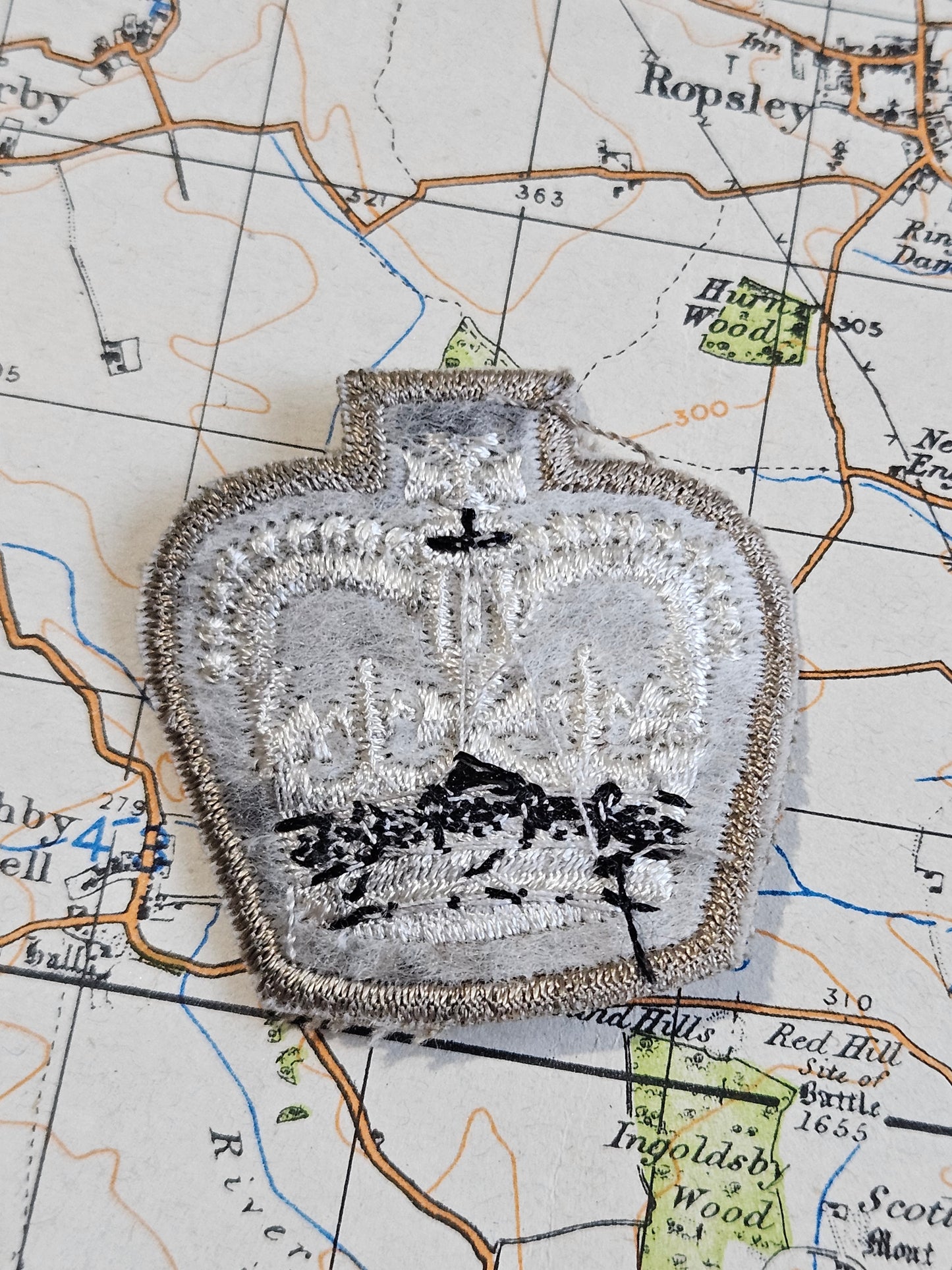 British Army WO2 Queen's Crown Tropical/Desert Uniform Badge