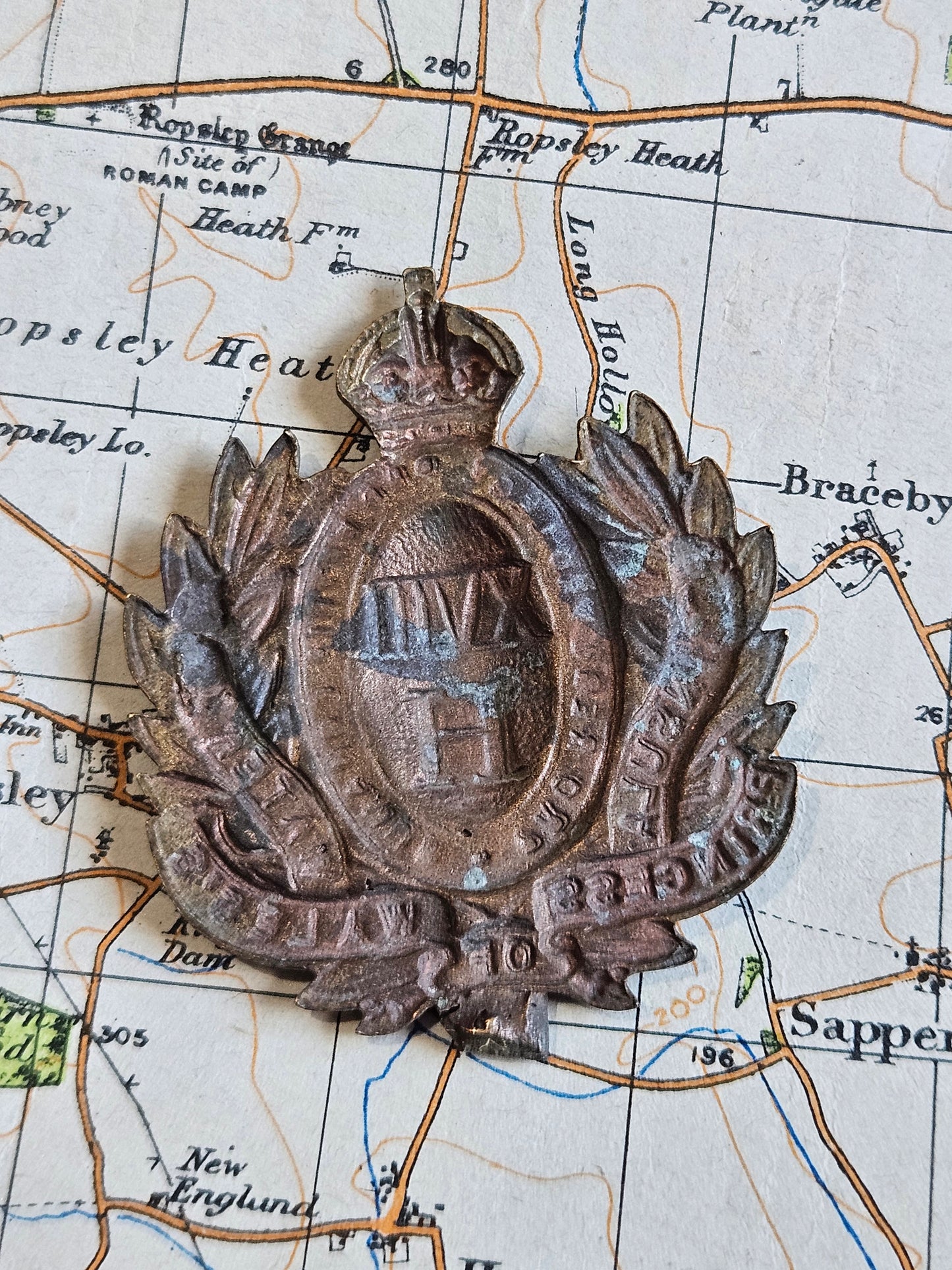 18th Prince of Wales's Hussars Regiment. King's Crown. BROKEN