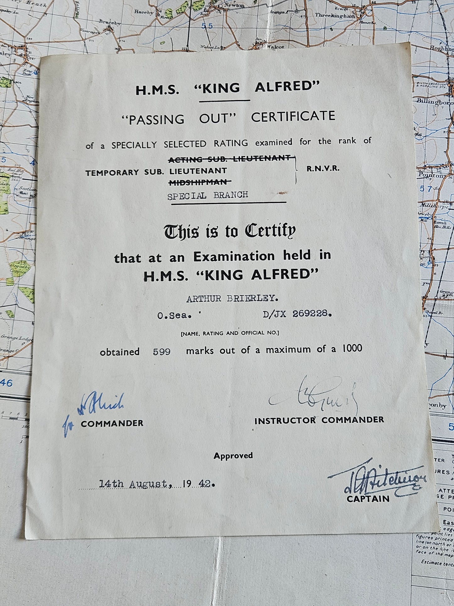 WW2 Royal Navy "Passing Out" Certificate with patch and badge.
