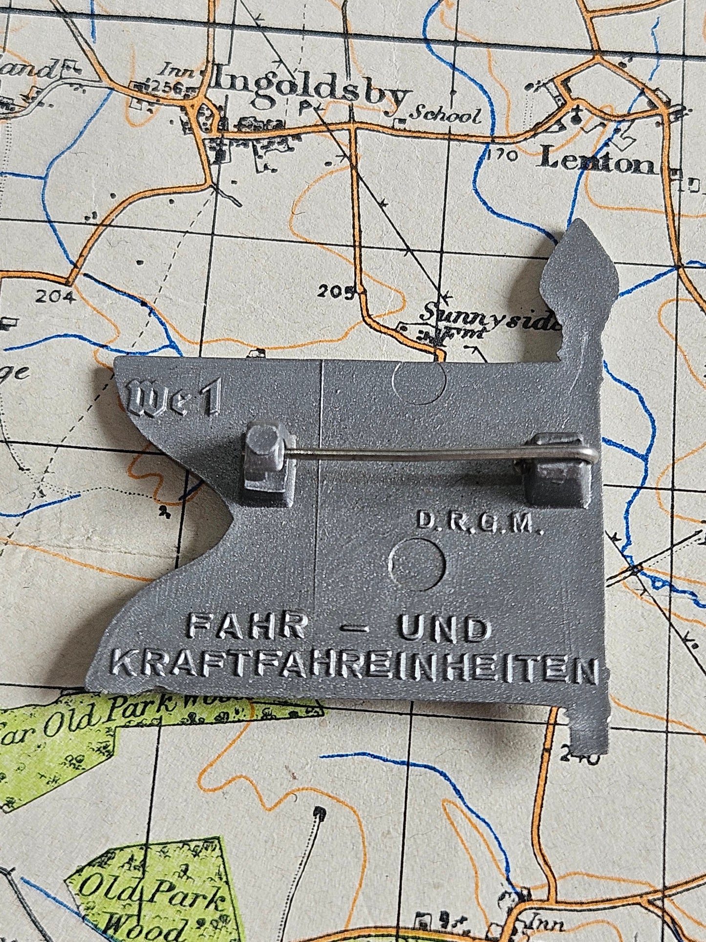 WW2 German Flag Day Badge - "Tinnie"