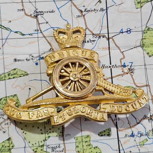 Royal Artillery Officer's gilt cap badge by J.R GAUNT LONDON