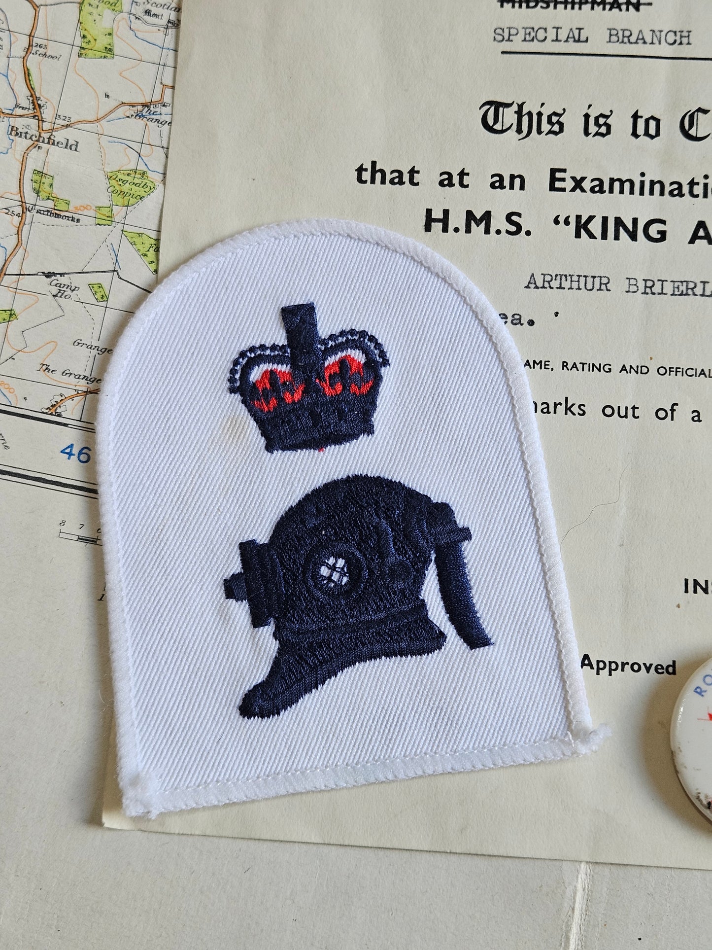 WW2 Royal Navy "Passing Out" Certificate with patch and badge.