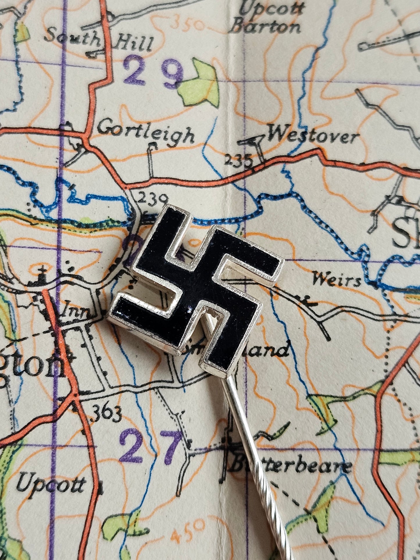 REPLICA WW2 German Swastika Stick Pin, Badge.
