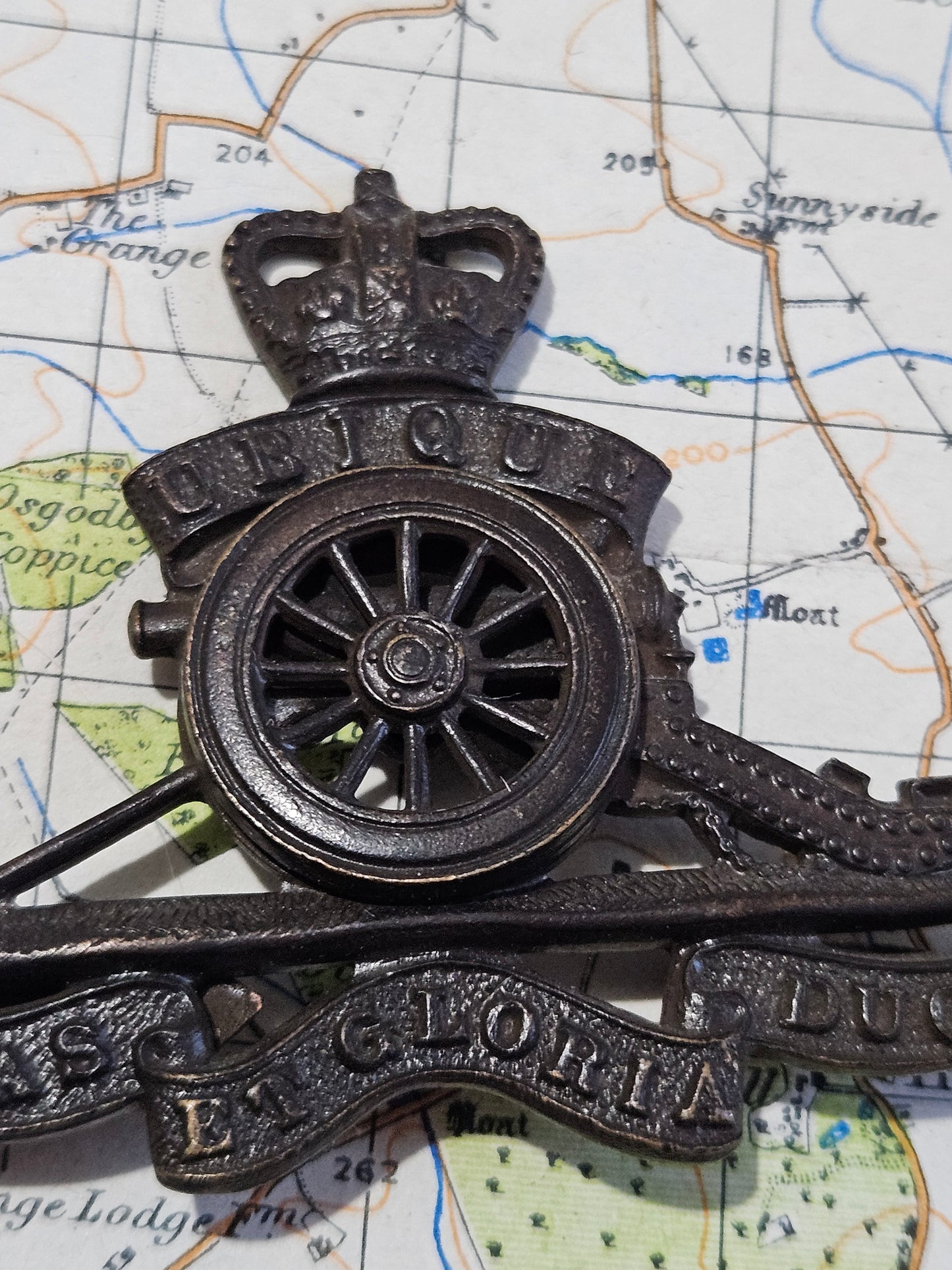 Original Queen's Crown British Army Officer's Royal Artillery Bronze Cap Badge