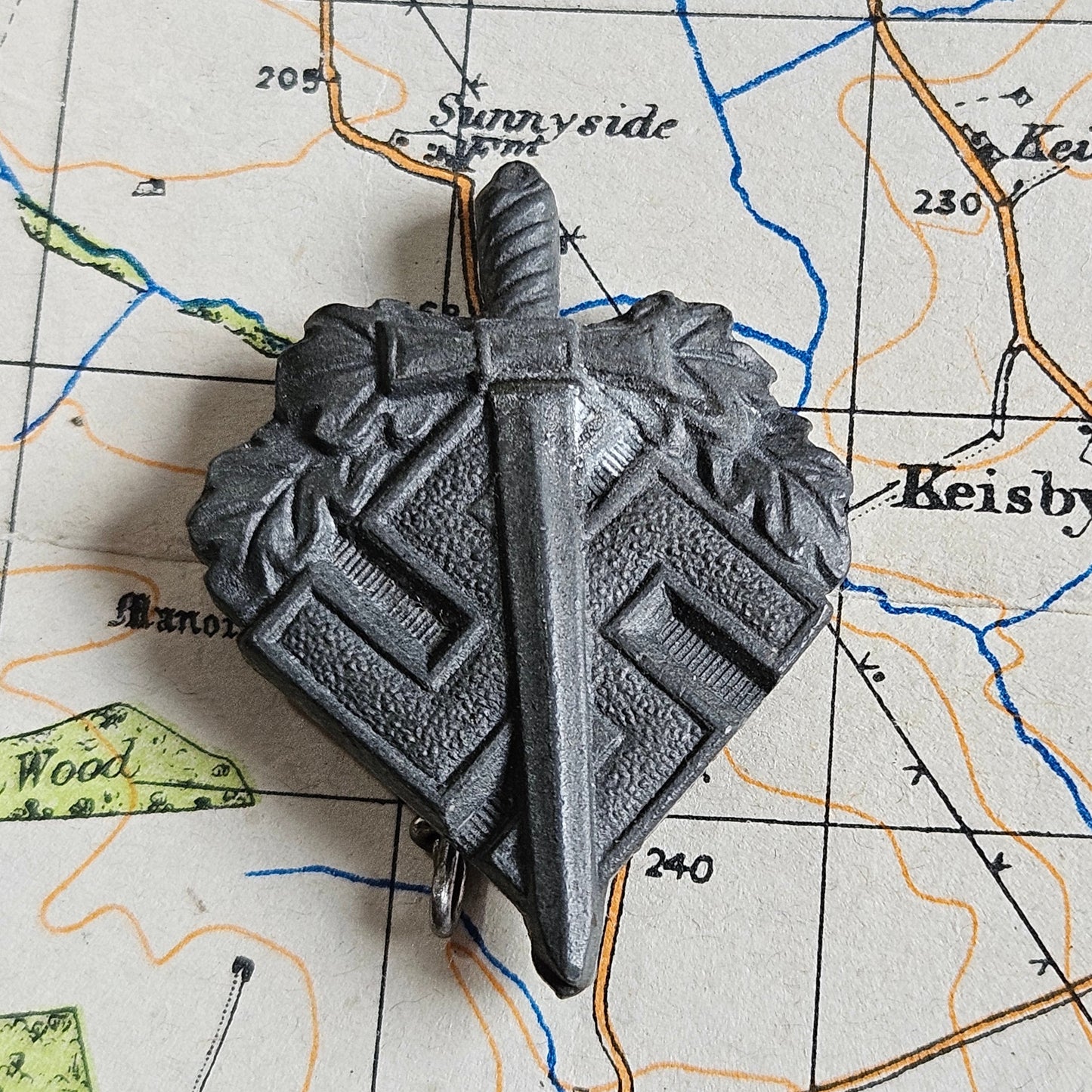 Original German NSDAP (NAZI PARTY) N.S.K.O.V. DONATION BADGE.