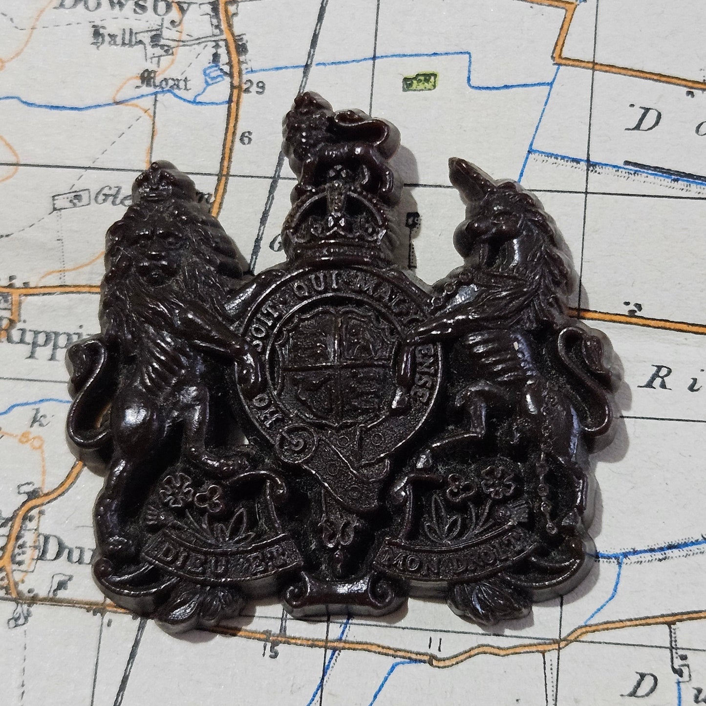 General Service Corps Brown Colour with King's Crown. Plastic Bakelite plastic cap badge