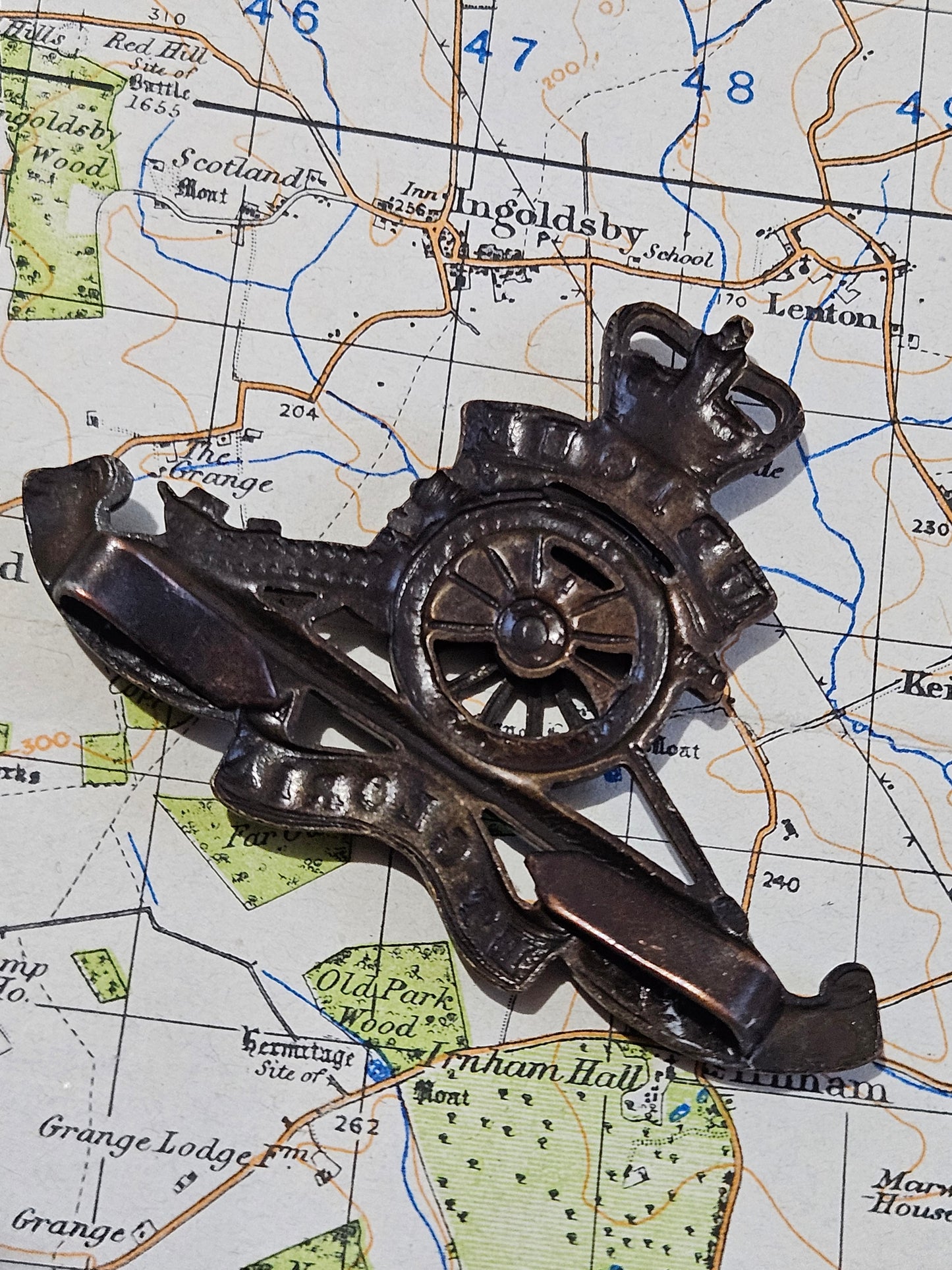 Original Queen's Crown British Army Officer's Royal Artillery Bronze Cap Badge