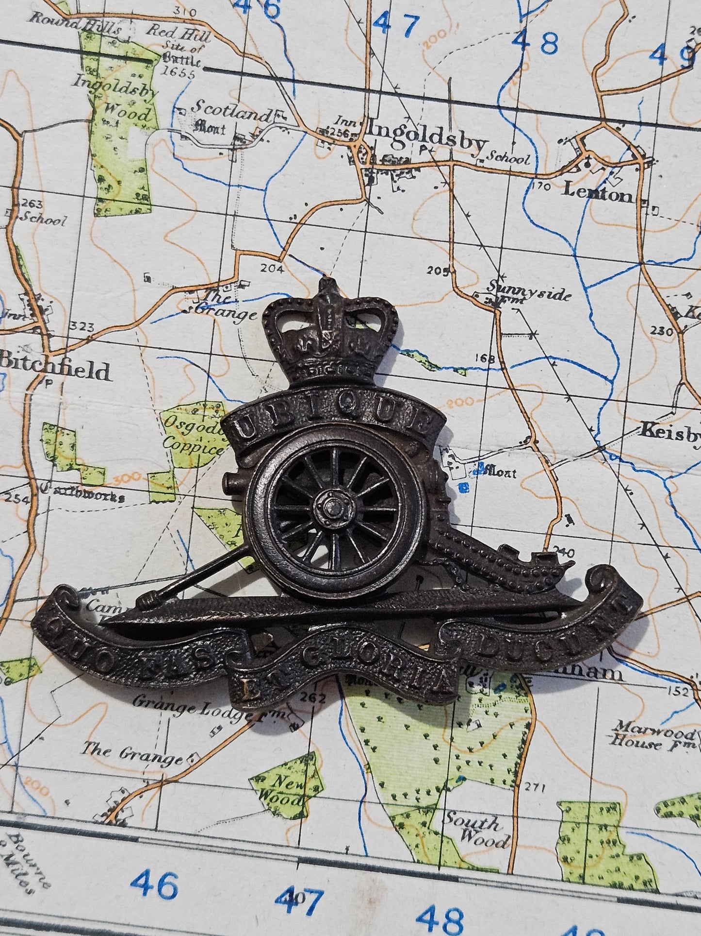 Original Queen's Crown British Army Officer's Royal Artillery Bronze Cap Badge