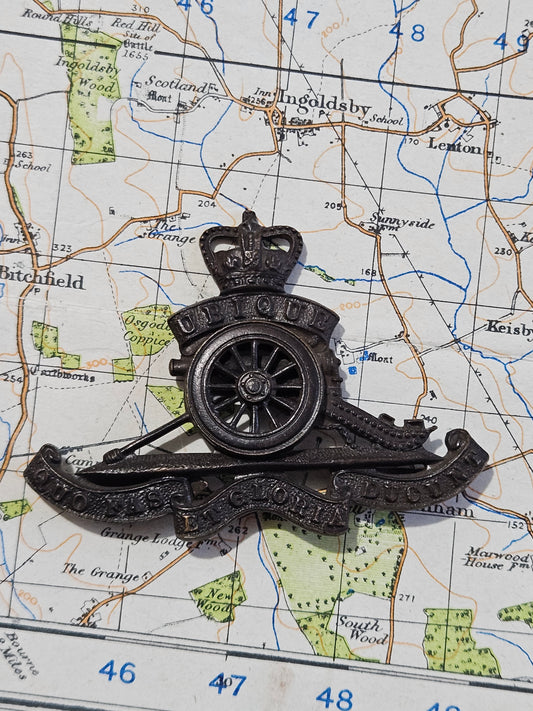 Original Queen's Crown British Army Officer's Royal Artillery Bronze Cap Badge