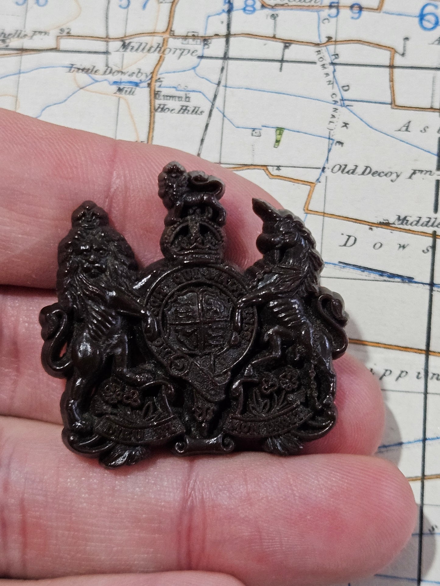 General Service Corps Brown Colour with King's Crown. Plastic Bakelite plastic cap badge