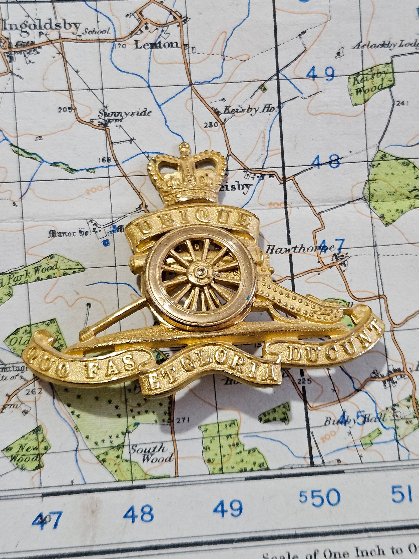 Royal Artillery Officer's gilt cap badge by J.R GAUNT LONDON