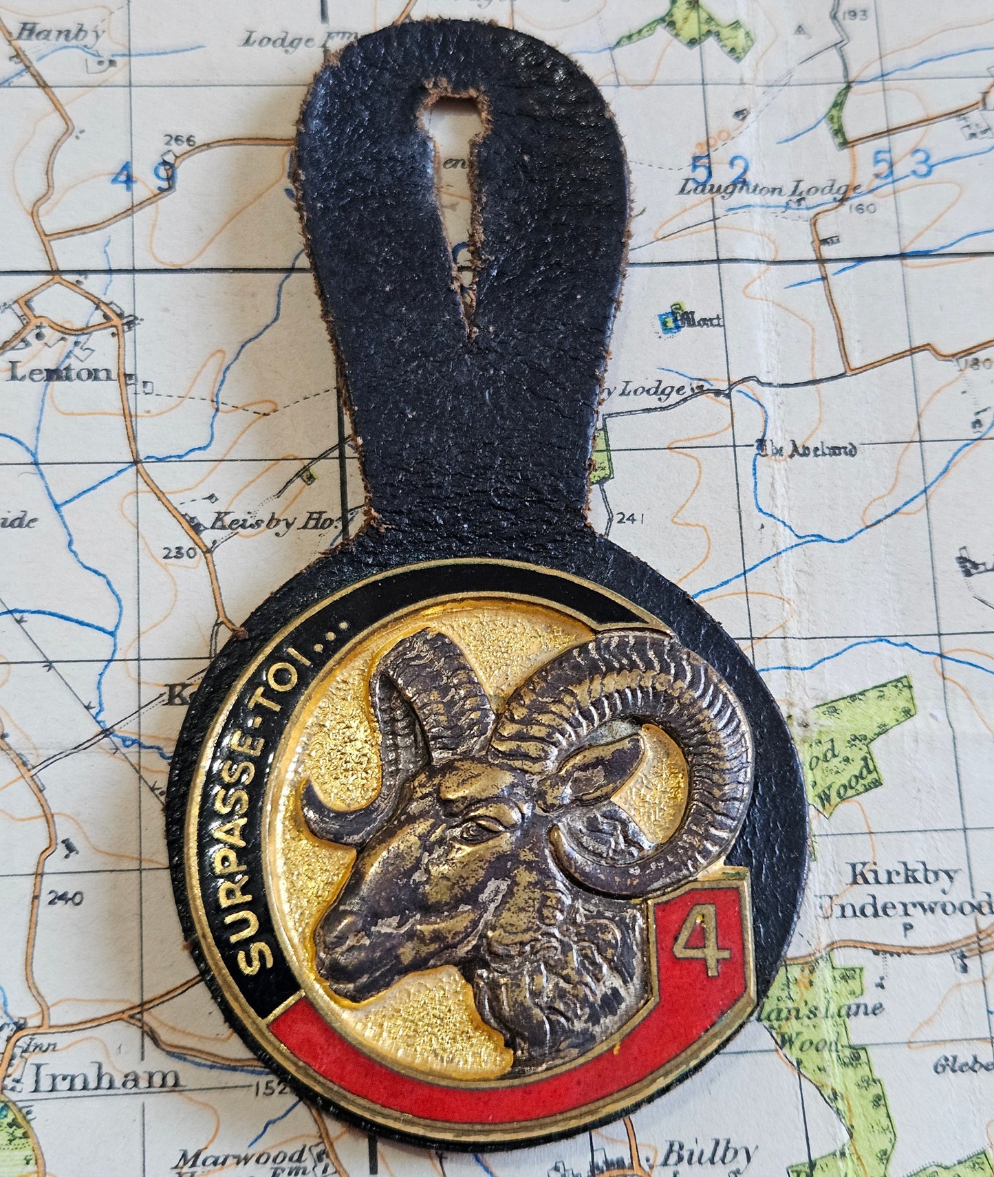 Badge of the 4th Engineering Battalion of the Belgian Armed Forces.
